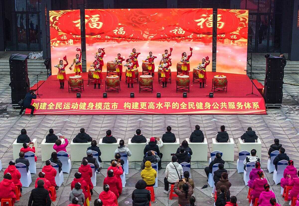又面临年轻